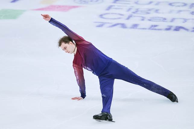 A person ice skating on iceAI-generated content may be incorrect.