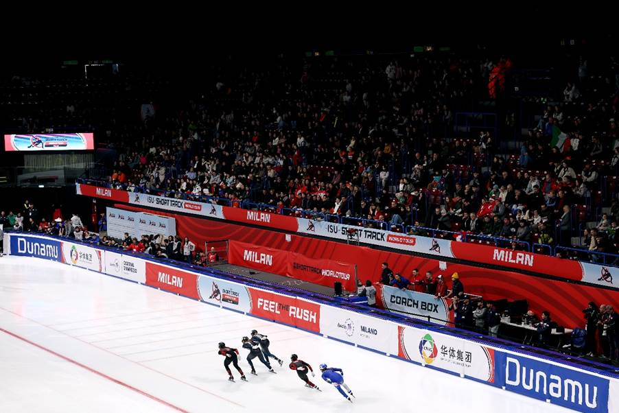 A group of people on ice skatingAI-generated content may be incorrect.