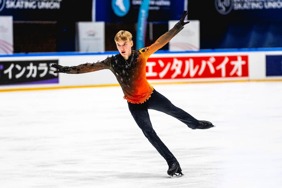 A person ice skating on iceAI-generated content may be incorrect.