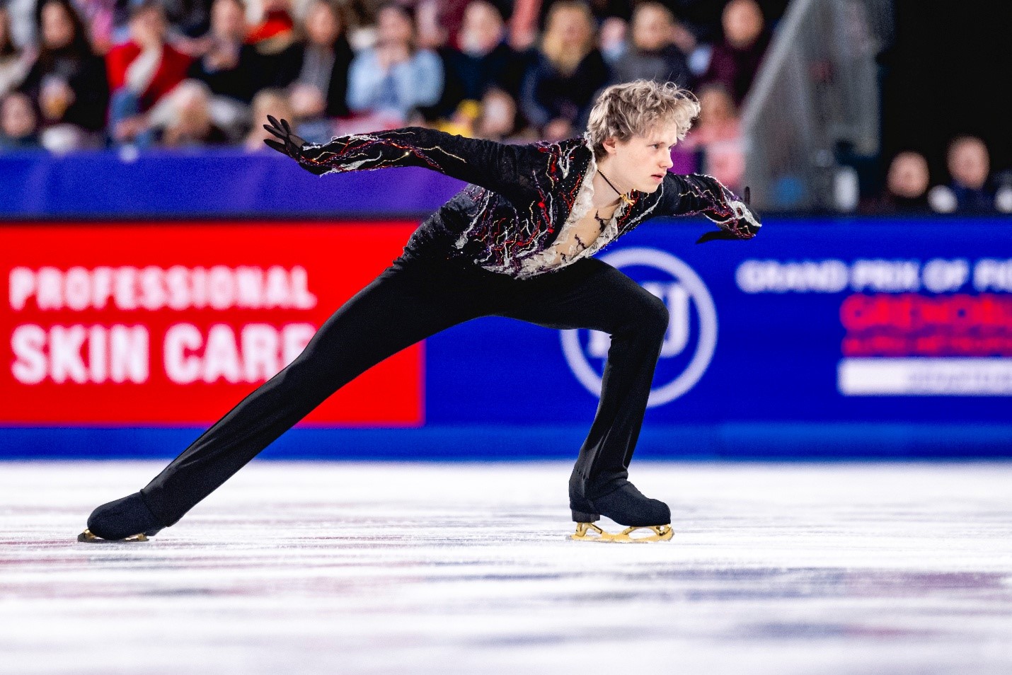 A person on ice skatingAI-generated content may be incorrect., Bild