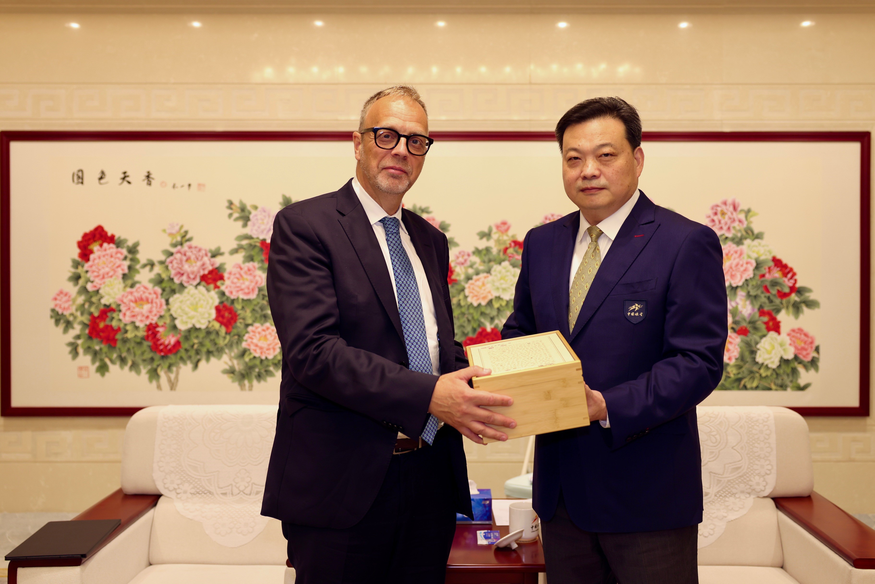 WANG Lei – Director of China Winter Sports Administration Center   Colin Smith ISU Director General